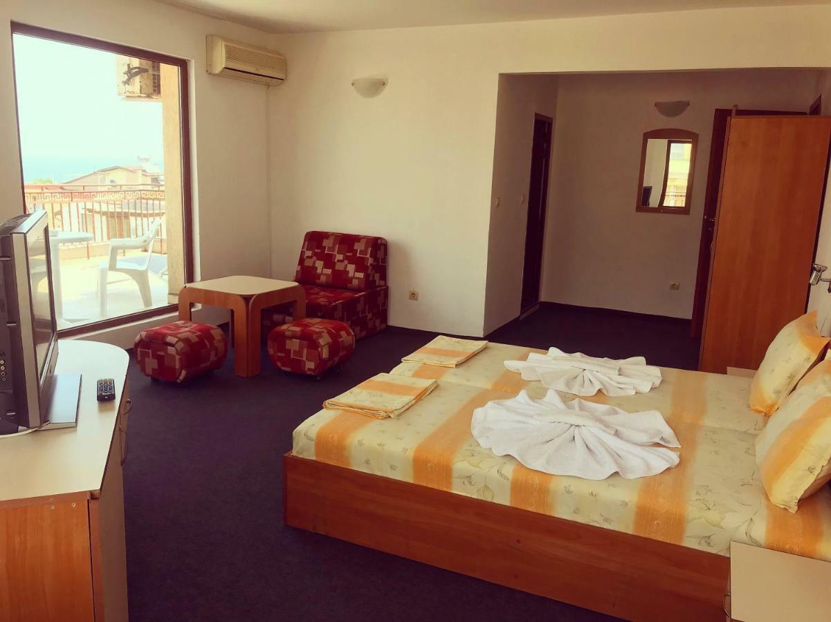 Family Hotel Friends プリモルスコ エクステリア 写真